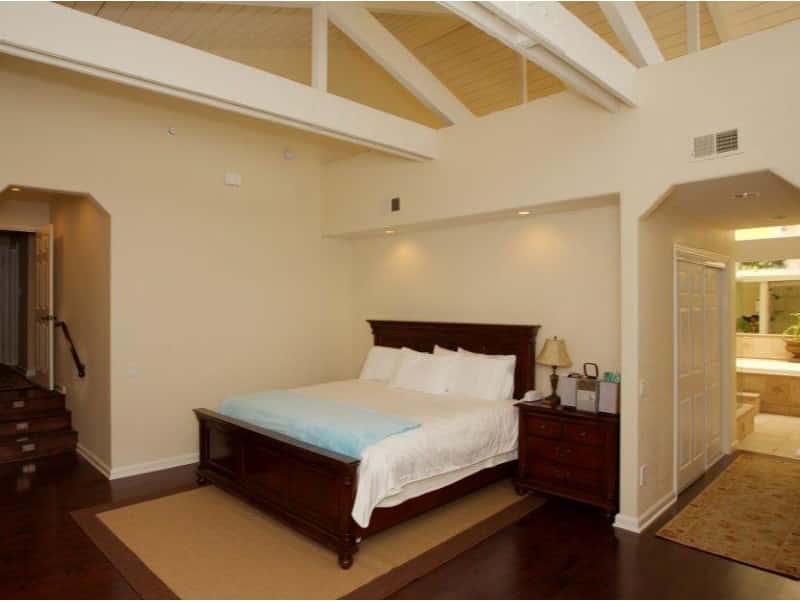 private suite for medical detoxification recovery at Domus Retreat